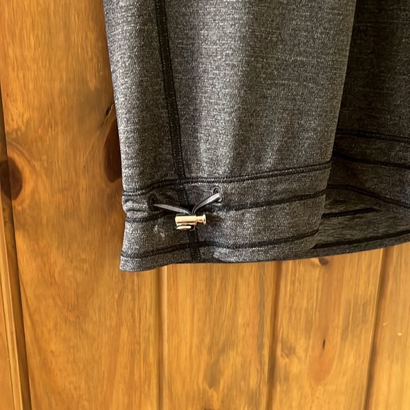 Lulu lemon tank.  Size 4. - Picture 5 of 7